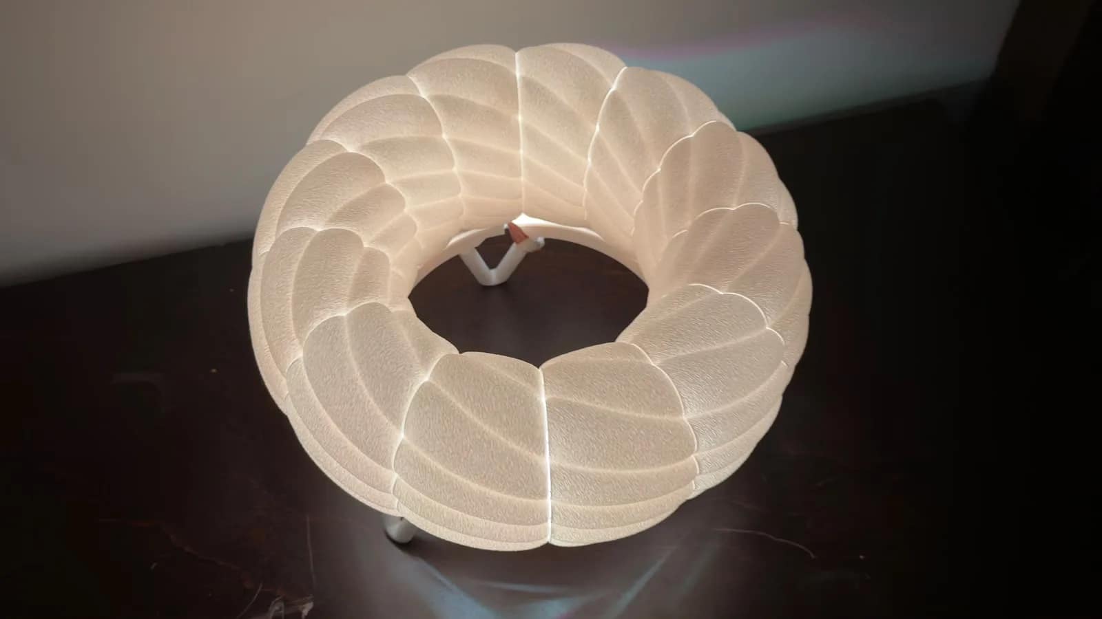 Cloud table lamp seen from above: a ring of puffy, textured panels lit from inside
